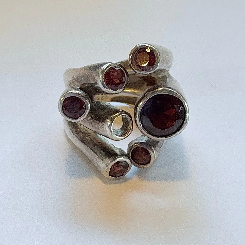 Sterling silver and garnet ring - missing a stone
